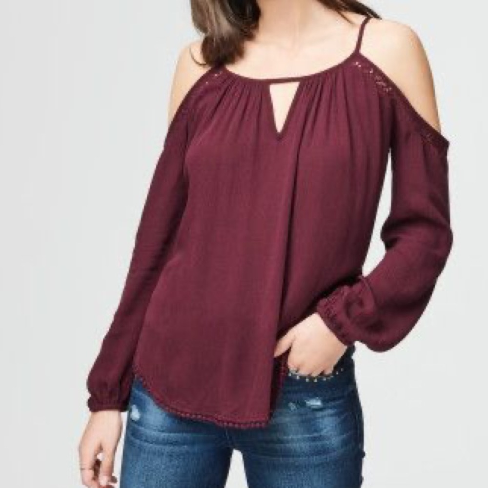 Aeropostale cutout shoulder flowy top